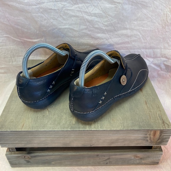 Unstructured by Clark’s - Picture 2 of 6